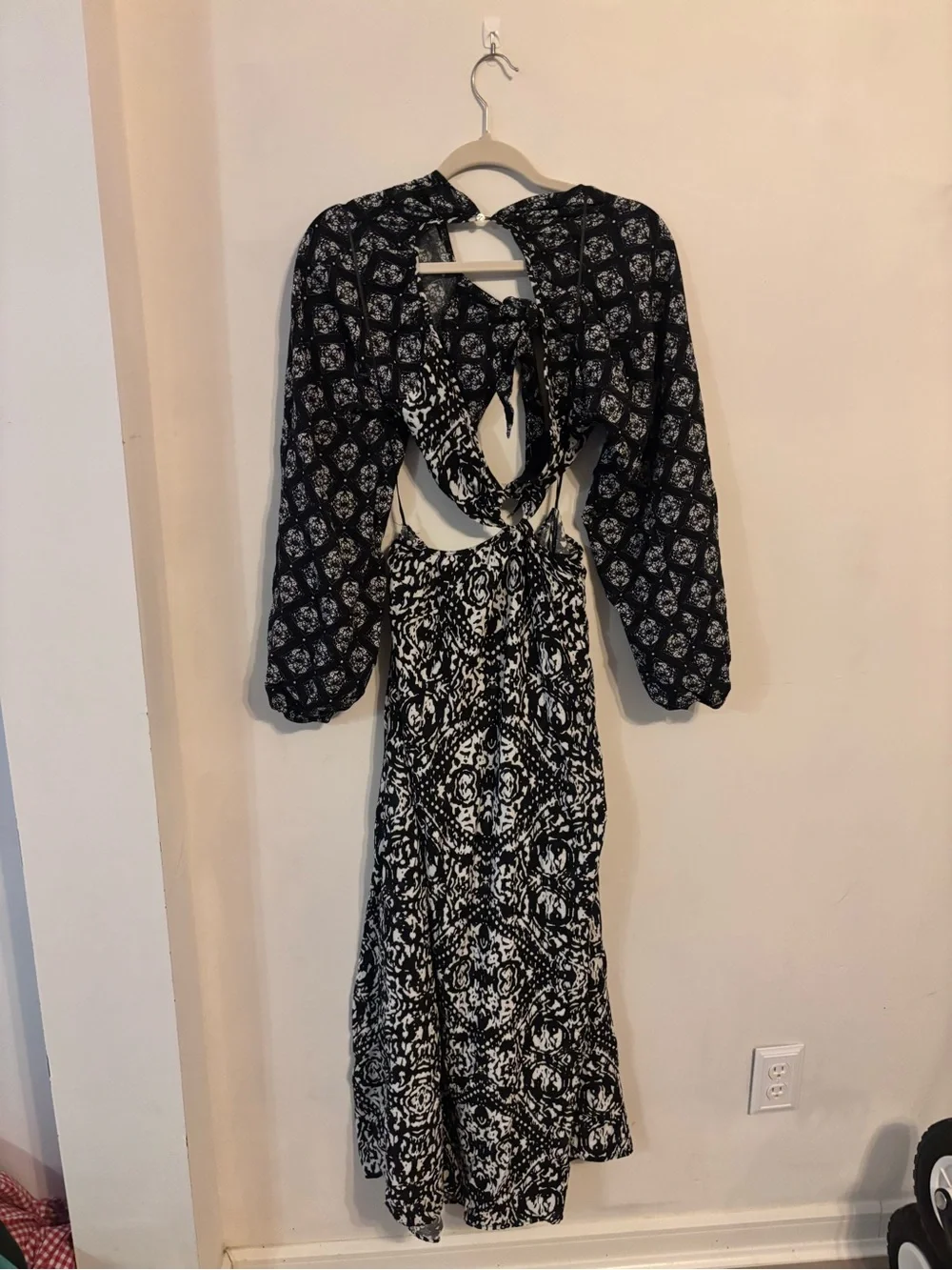 Abercrombie & Fitch S Black White Floral Cut Out Maxi Dress